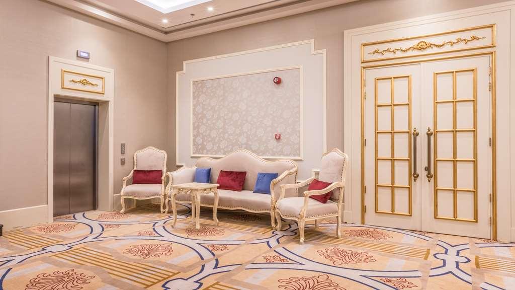 Hotel Radisson Blu Plaza 4*