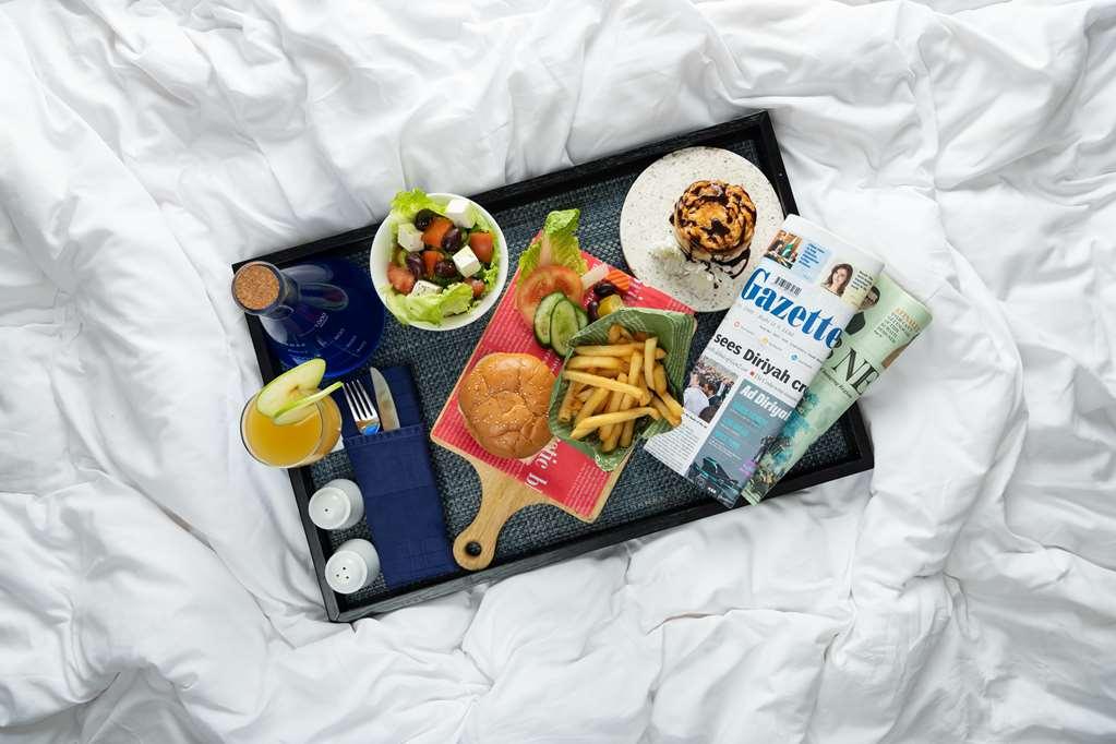 Radisson Blu Plaza 4*