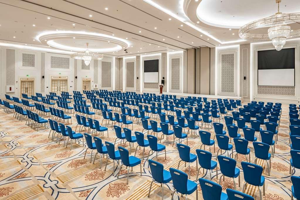 Radisson Blu Plaza Hotel 4*