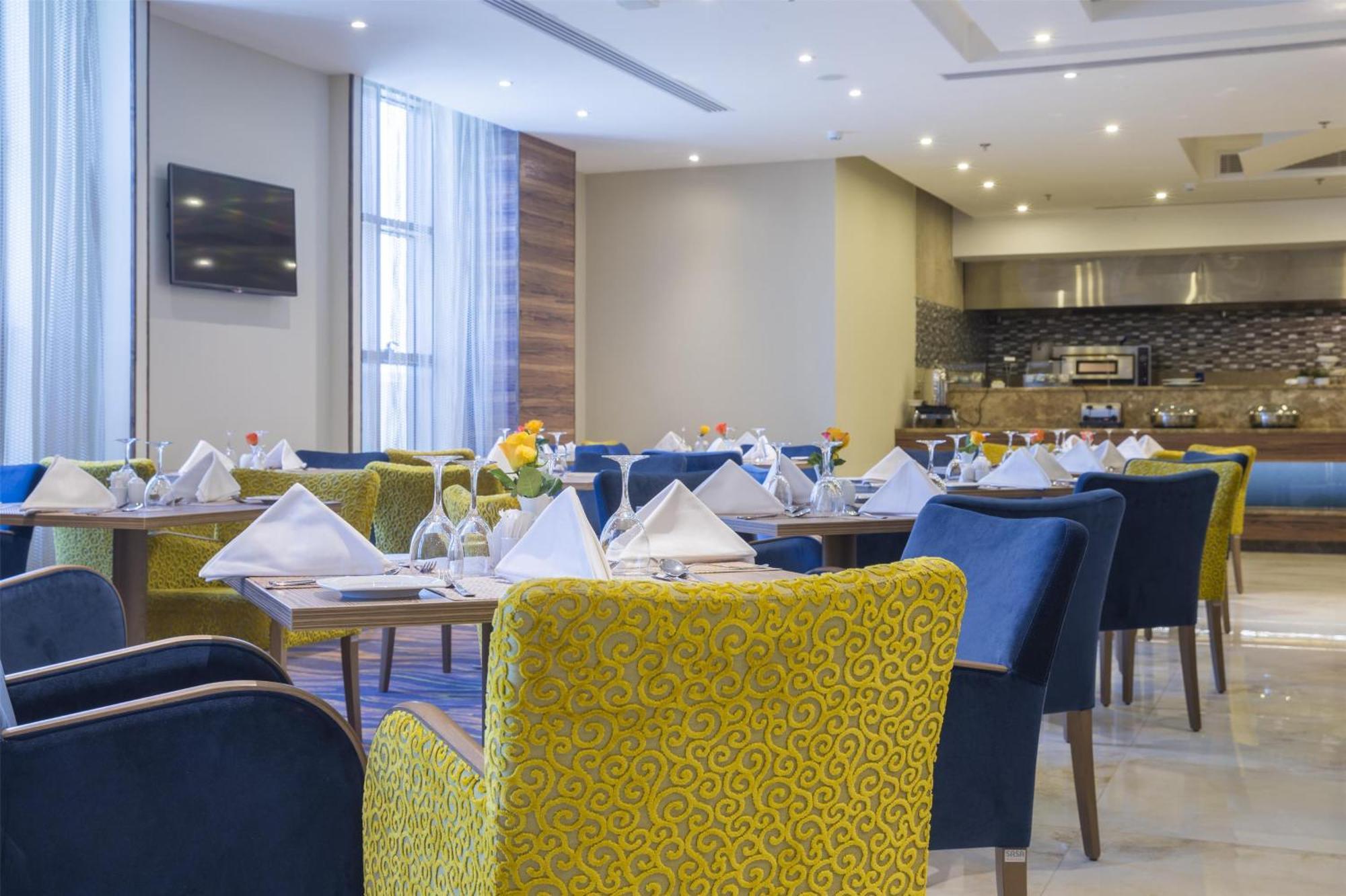 Radisson Blu Plaza 4*