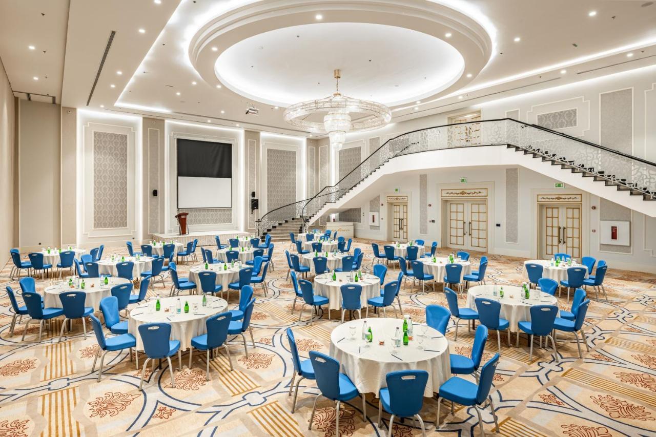 Radisson Blu Plaza Hotel
