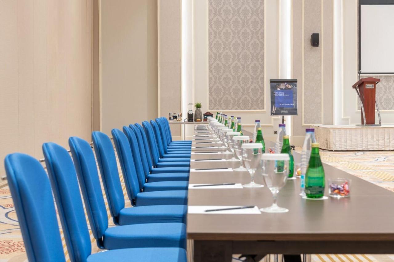 Hotel Radisson Blu Plaza 4*