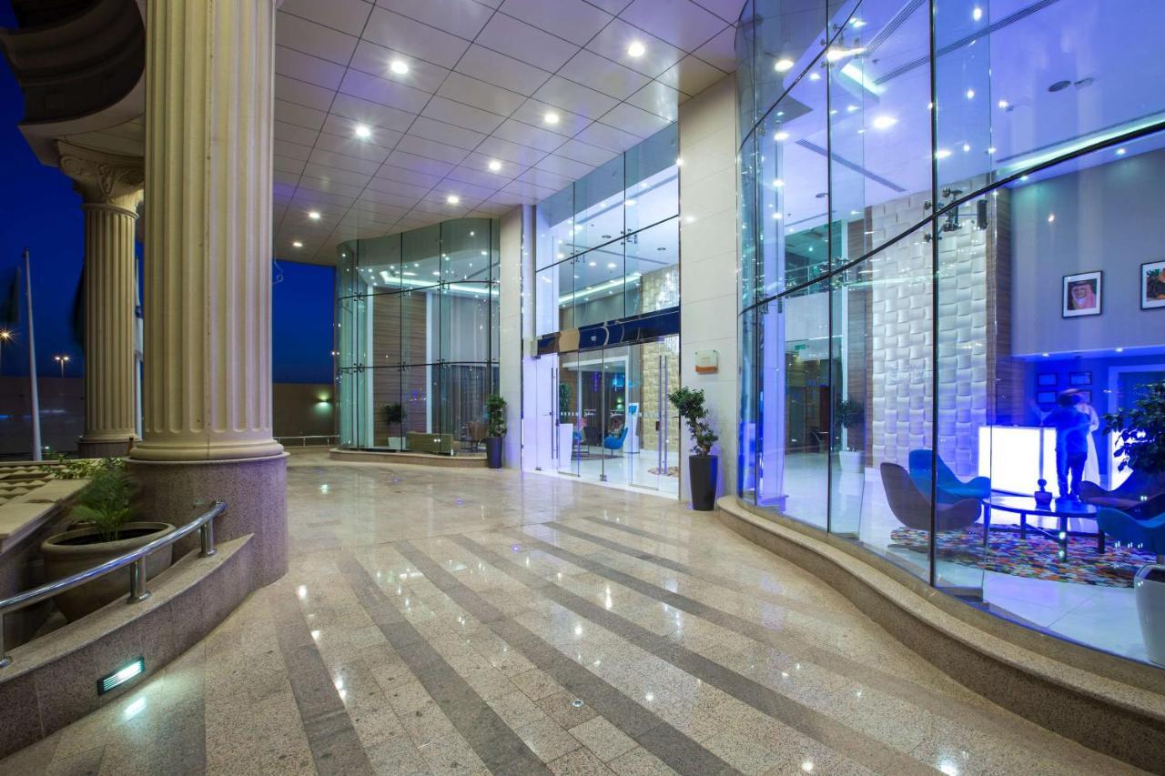 Radisson Blu Plaza Hotel 4*