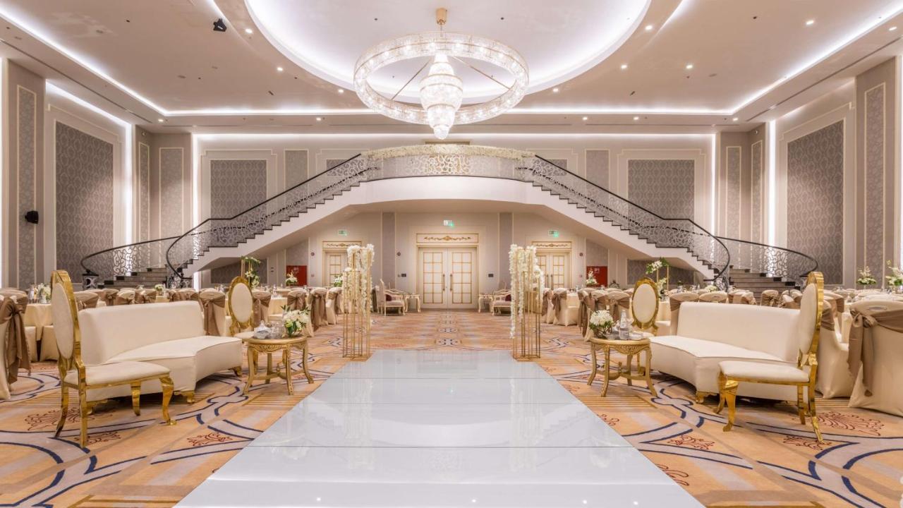Radisson Blu Plaza Hotel