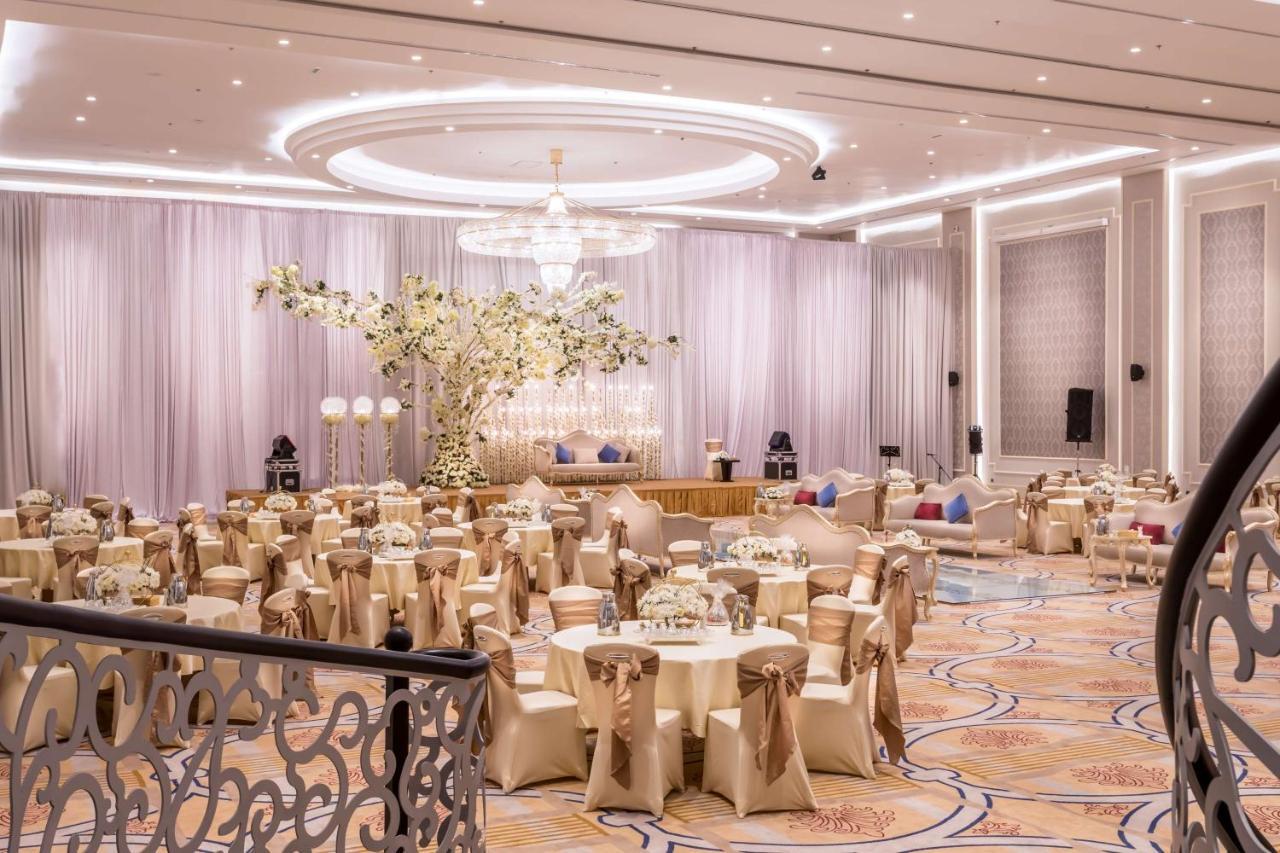 Radisson Blu Plaza Hotel 4*