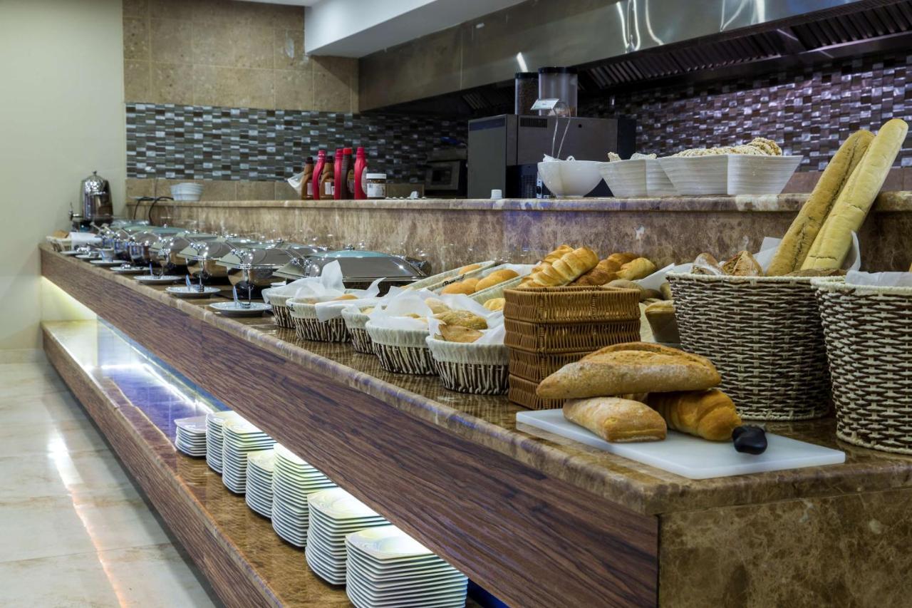 Hotel Radisson Blu Plaza 4*