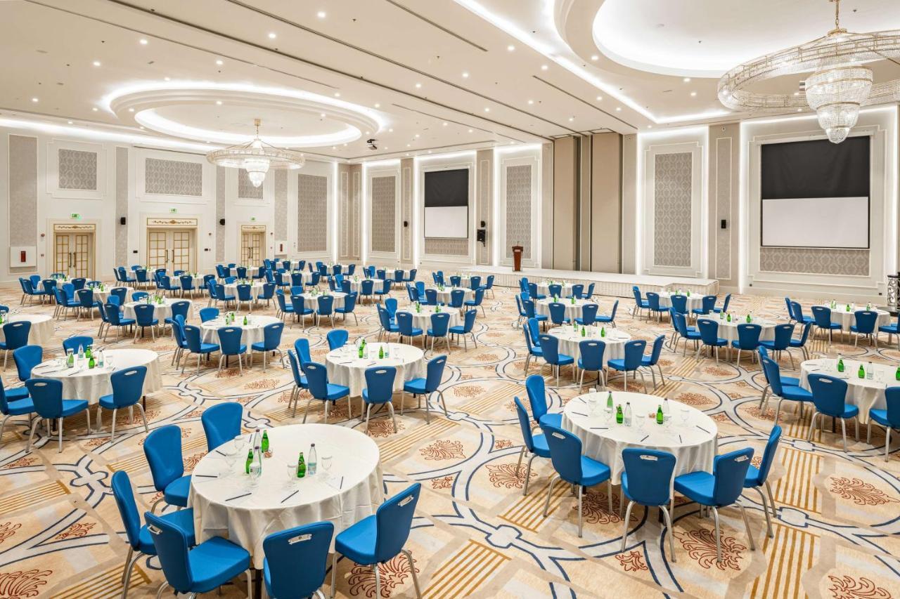 Radisson Blu Plaza 4*